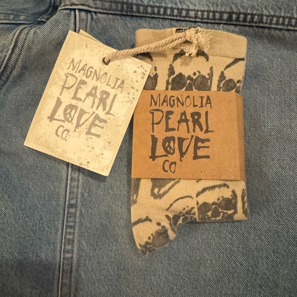 Magnolia Pearl skull socks - Picture 2 of 2